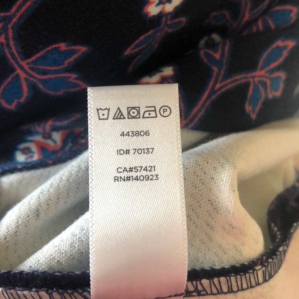 NWT LOFT Black w/Blue Pink and White Floral Pocketed Dress - Size 6 Petite - Picture 10 of 13